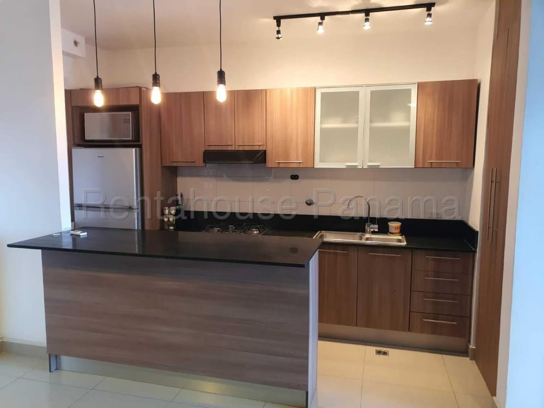 Modern kitchen with granite countertops in PH Diamond Tower San Francisco Panama