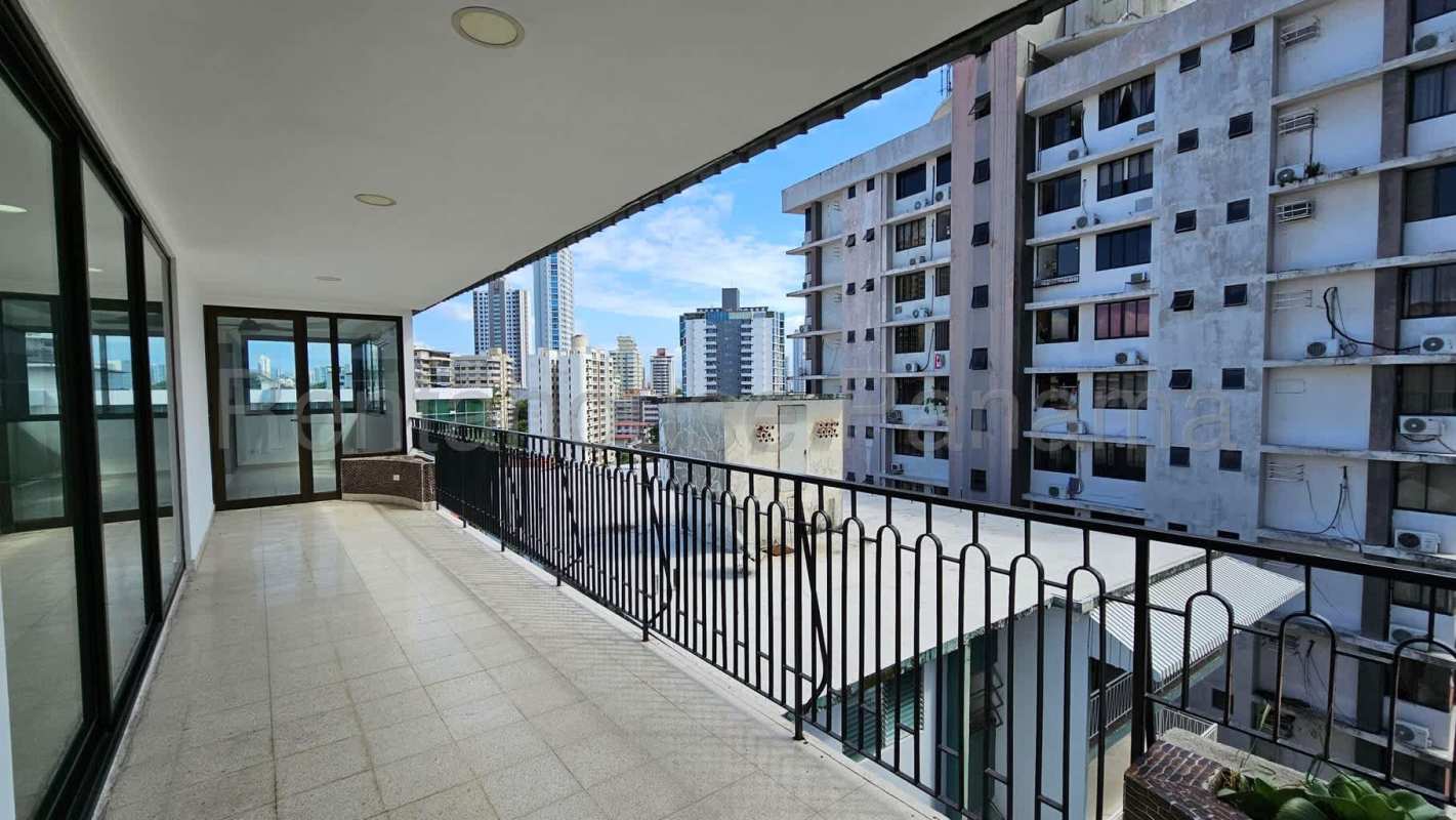Spacious terrace with panoramic city skyline views PH Setton Place Panama