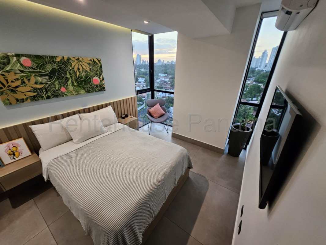 Bright master bedroom with ocean views, large window and closet PH Victory Sport Panama