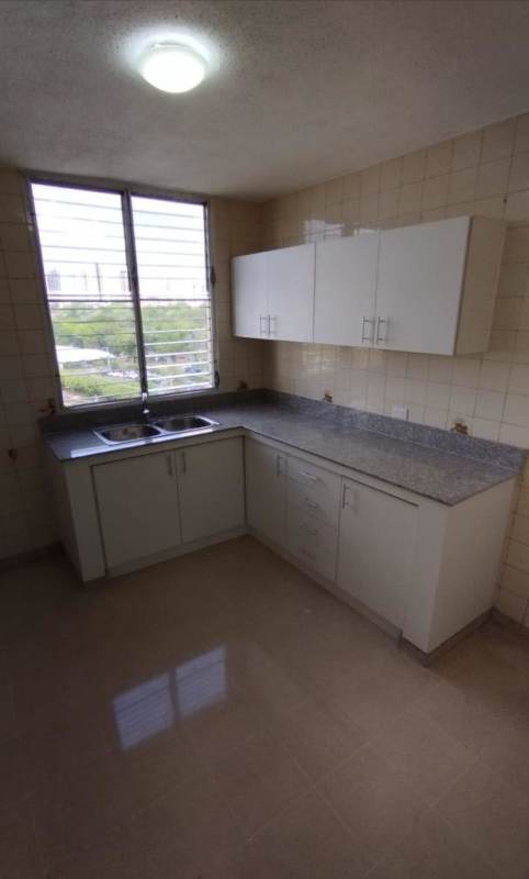 Contemporary kitchen with granite counters, L-shaped design and ample cabinetry for rent in PH San Francisco Park