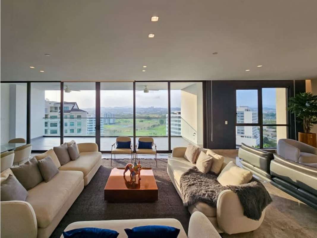 Remodeled kitchen with island and appliances PH Santa Maria Court Panama