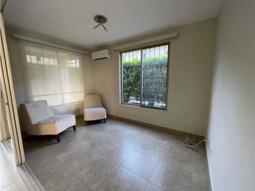 Elegant 3BR House with Garden in PH Embassy Gardens Clayton