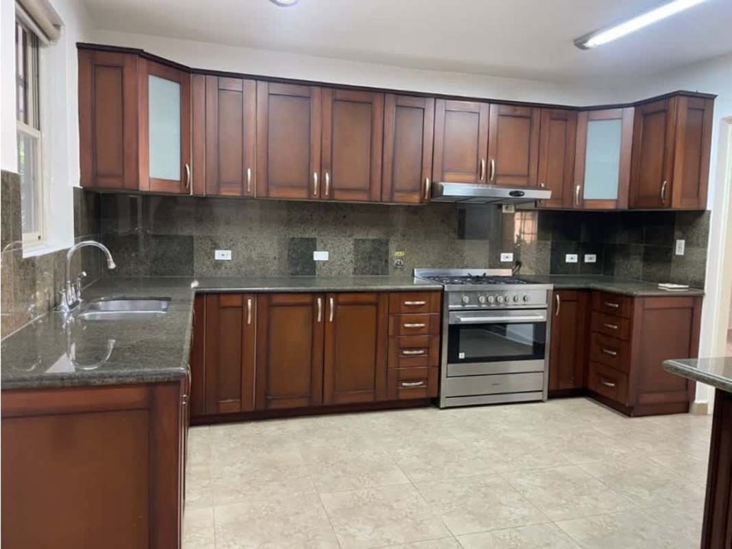 Master bedroom with walk-in closet, ensuite bath, air conditioning at Embassy Gardens Clayton Panama City