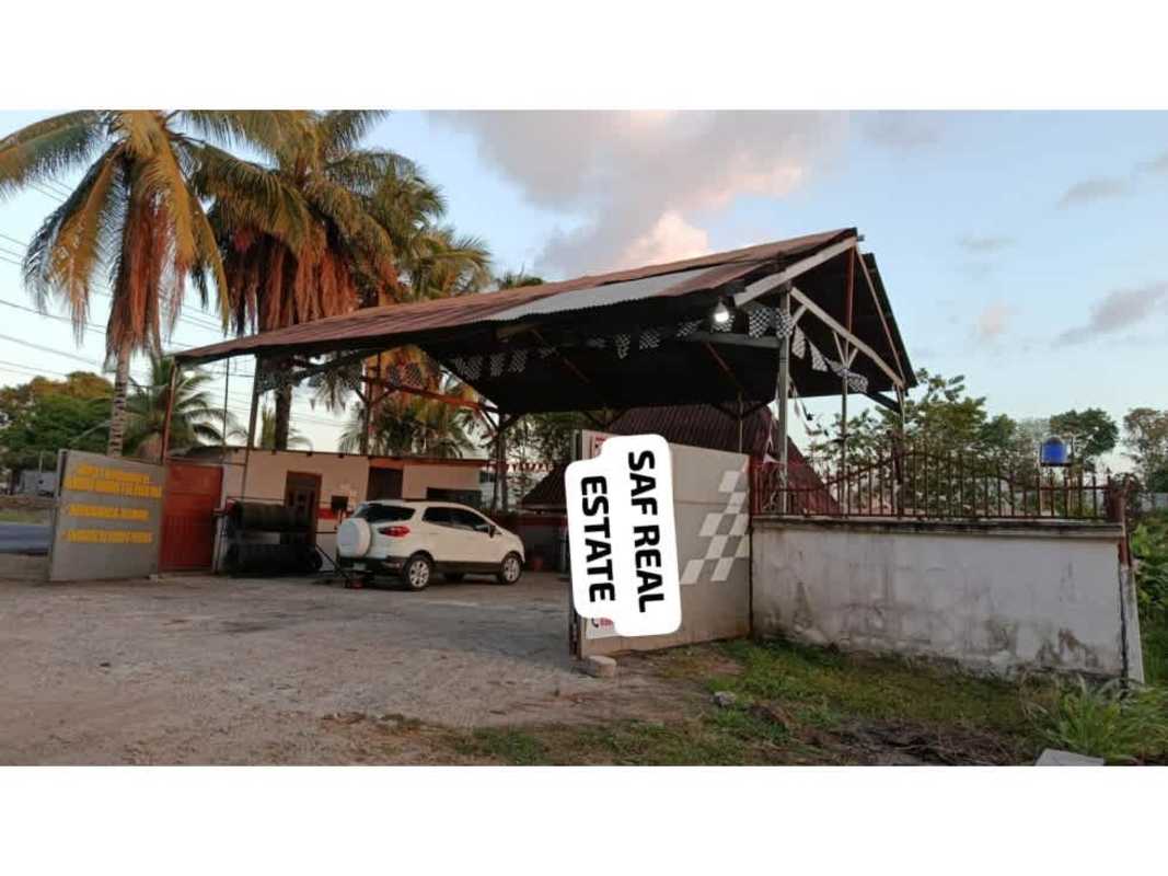 Exterior view of workshop structure with parking and palm trees in Pacora corner lot property