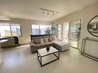 Bright spacious living room with tile flooring and balcony in PH Woodlands Panama Pacifico
