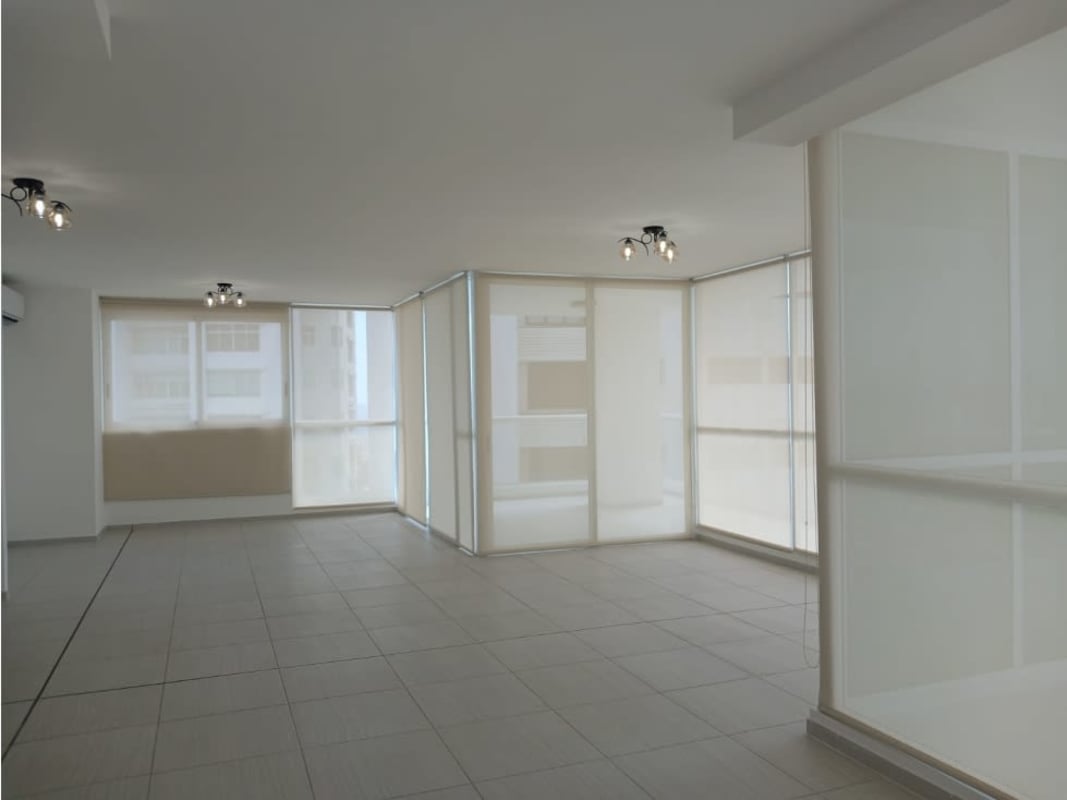 Unfurnished modern minimalist room with ceramic floor, split AC, recessed lighting in PH The Towers Panama City