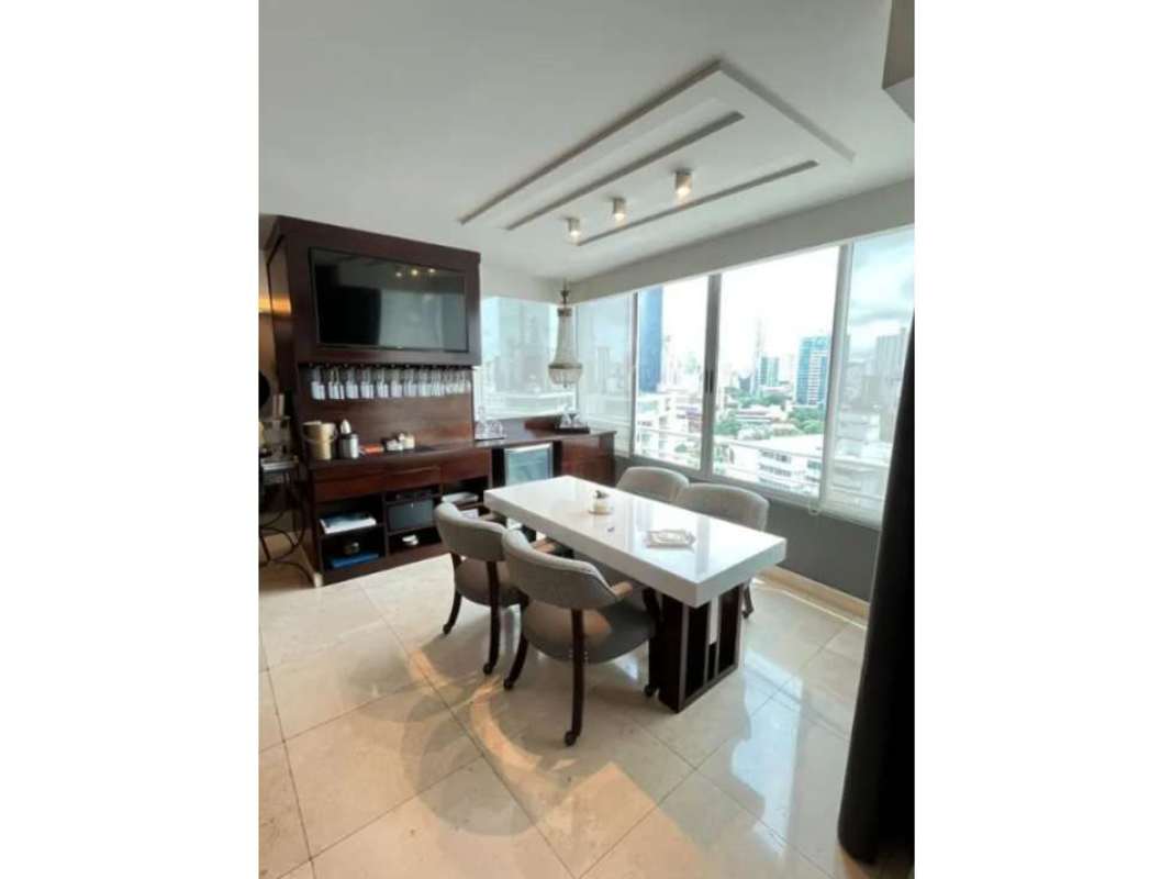 Large master bedroom with city view PH Sol Marina Marbella Panama City