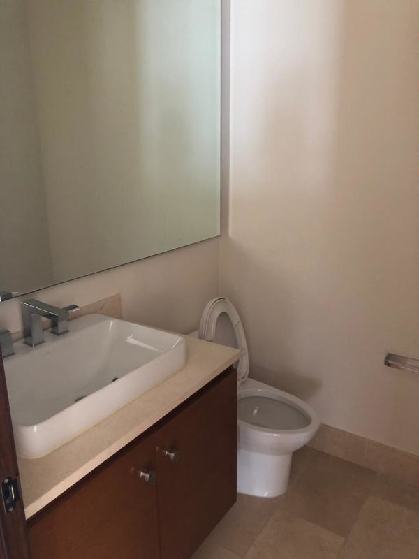 Modern walk-in closet with built-in shelves and drawers in PH GreenView Santa Maria Panama