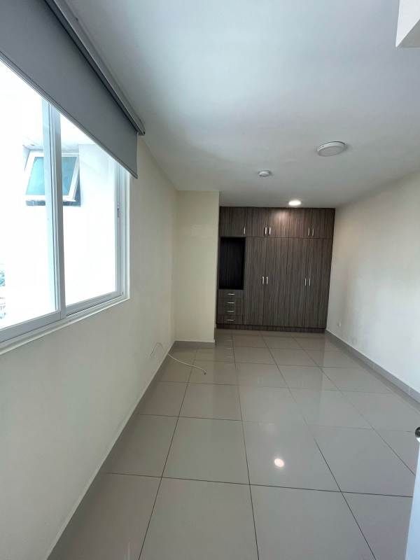 Bright second bedroom with large window and AC in PH Red Point Panama