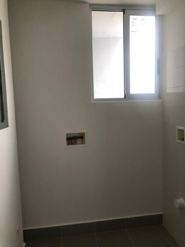Minimalist bathroom with shower PH Loma Vista Tower Panama City for rent