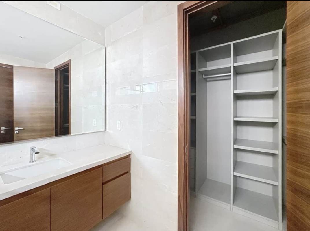 Spacious bedroom with large windows, closet and skyline view in PH Azalea Santa María Panama City