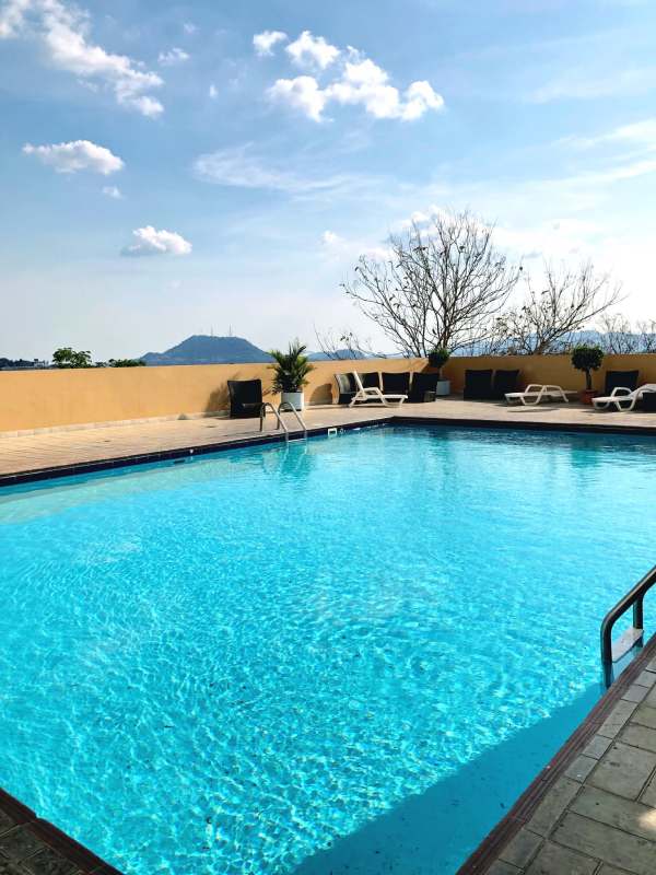 Modern 2BR Apartment Pool Gym View Edison Park PH Majestic