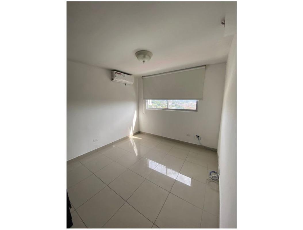 Open living-dining area with tiled floor and natural light PH Centennial Panama