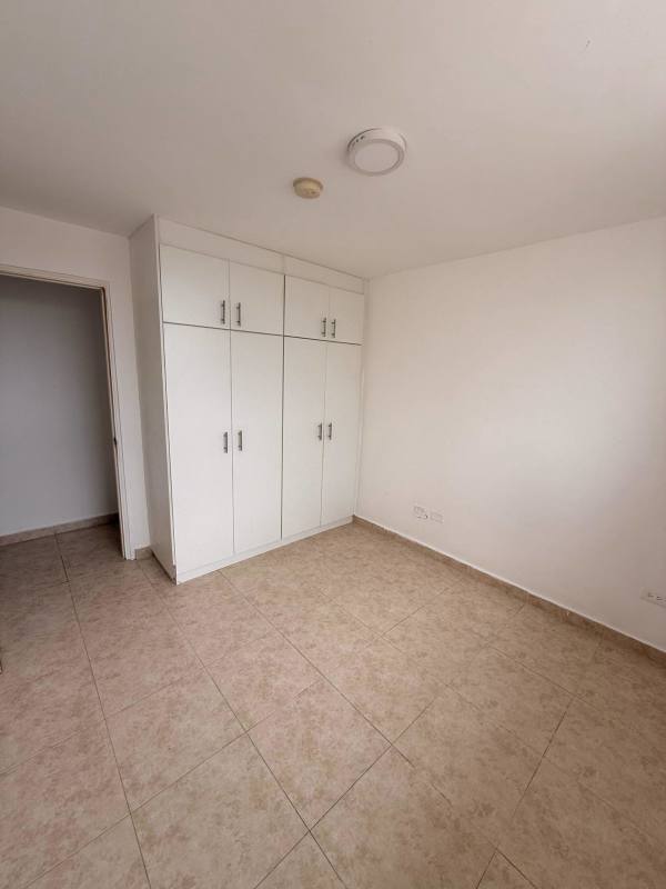 Minimalist bathroom with shower, sink and toilet PH Residencial Las Acacias Panama City rental