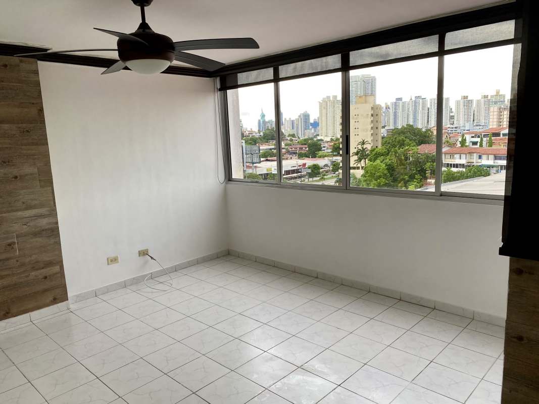 Fully equipped kitchen with appliances and modern cabinets PH Dos Mares Panama City