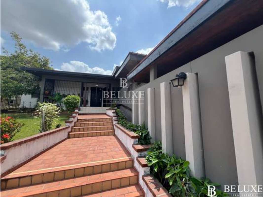 Spacious 3BR Single-Family Home Los Angeles Betania