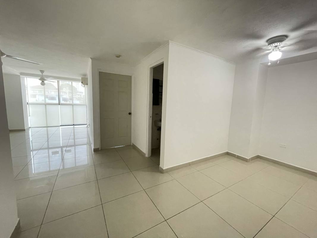 Spacious living room area with ceiling fans, tiled floors, large windows in PH Torre El Ingenio Betania Panama