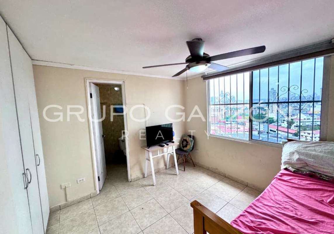 Bright 2BR Condo with Balcony PH Sunset Place Via Porras