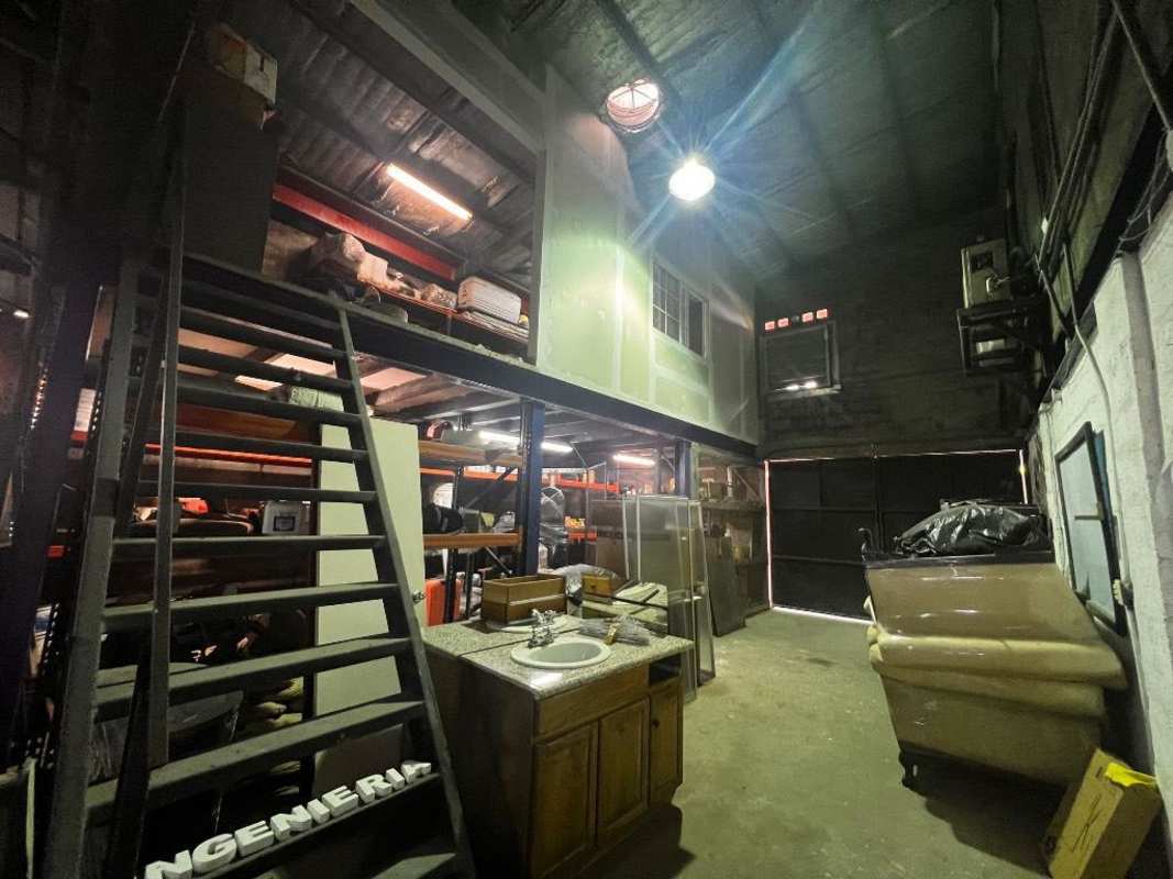 Spacious industrial warehouse interior with mezzanine and concrete floors in Llano Bonito Panama