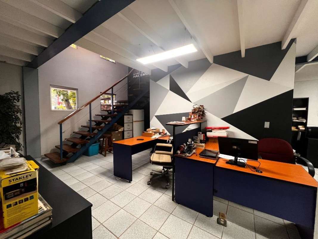 Open workshop space inside warehouse with high ceilings and concrete floor in Llano Bonito Panama