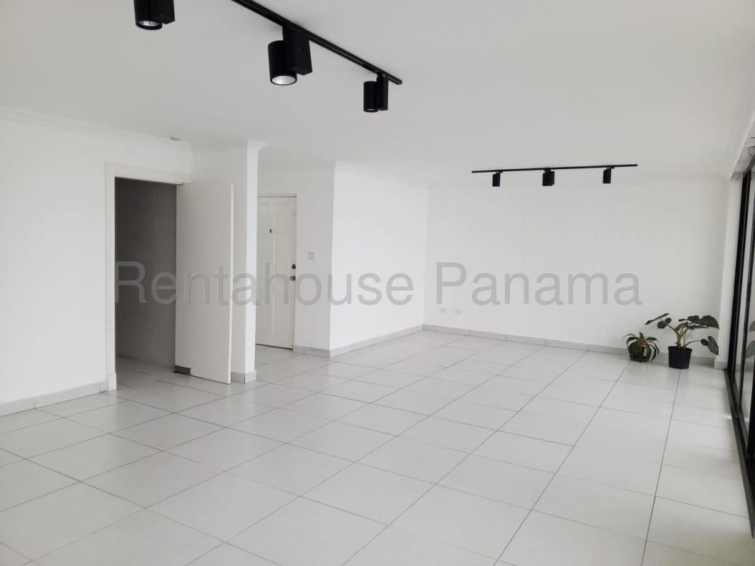 Secondary bedroom with closet and AC in PH Torres del Pacifico apartment Panama