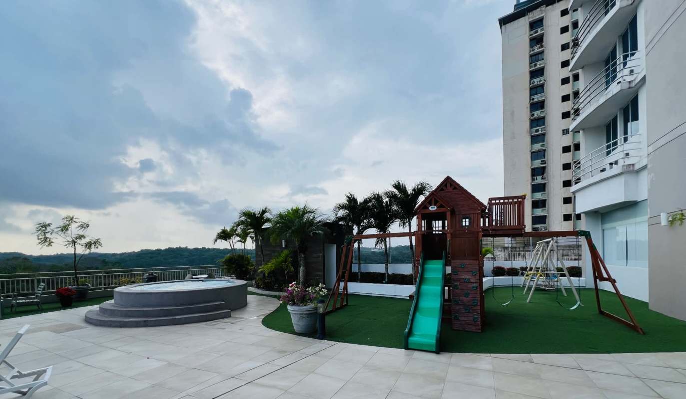 Rooftop terrace with children playground, jacuzzi, and barbecue PH Lexington Tower Panama City
