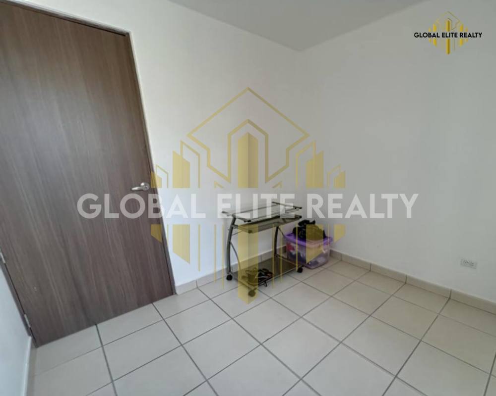 Small room with tile floor perfect for storage or office in Villa Lucre condominium Panama