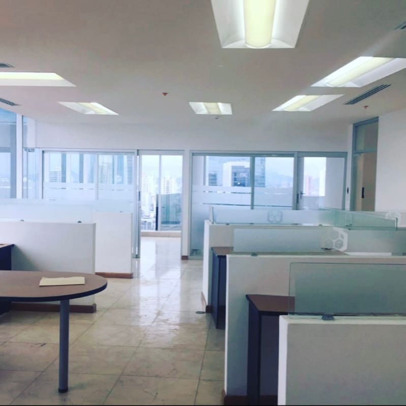 Modern office with floor-to-ceiling windows and panoramic skyline views in PH Bella Vista Tower Panama