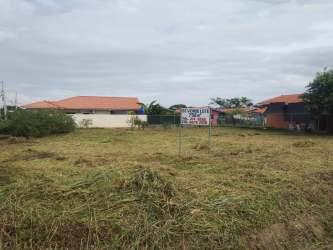 Vacant lot with fencing, for sale sign and houses visible in Monagrillo Chitré Panama