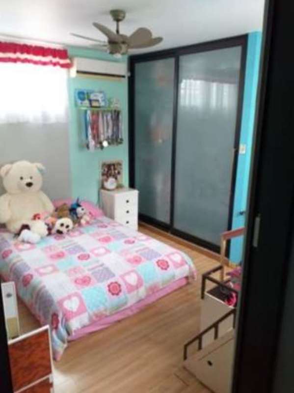 Kitchen with traditional cabinetry Betania Panama for remodel