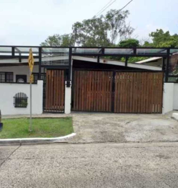 Bedroom with window natural light ceramic floor Betania Panama