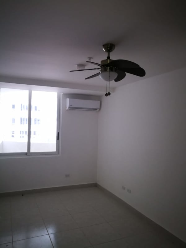 Second bedroom tiled floor, ceiling fan, split AC PH Bay View Avenida Balboa Panama