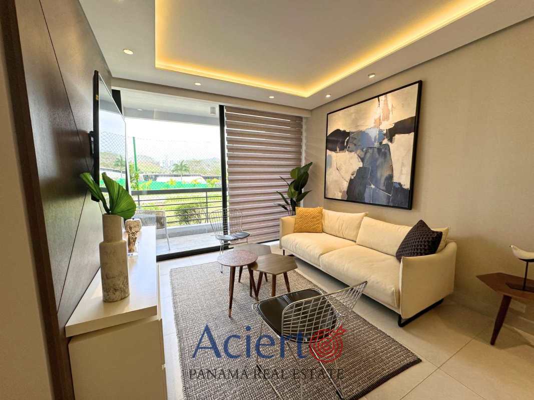 Resort-style swimming pool at PH Condado Country Club Condado del Rey Panama