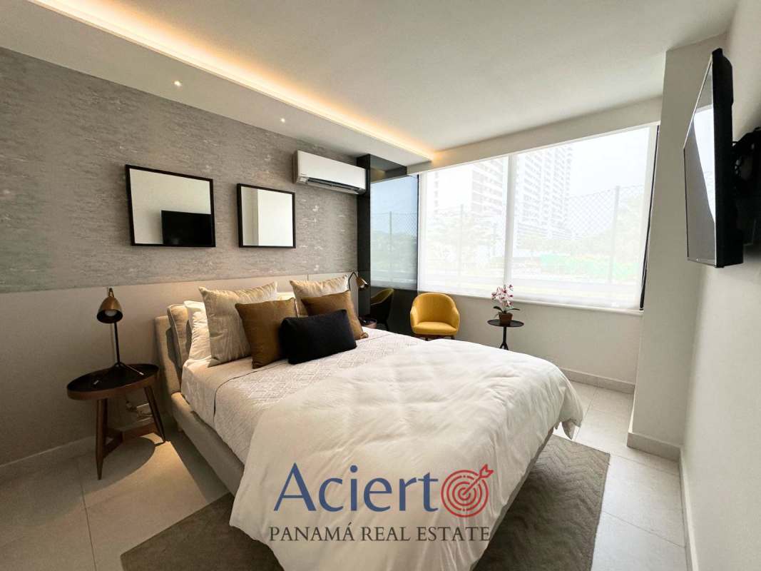 Bedroom with built-in closet and large windows at PH Condado Country Club Condado del Rey Panama