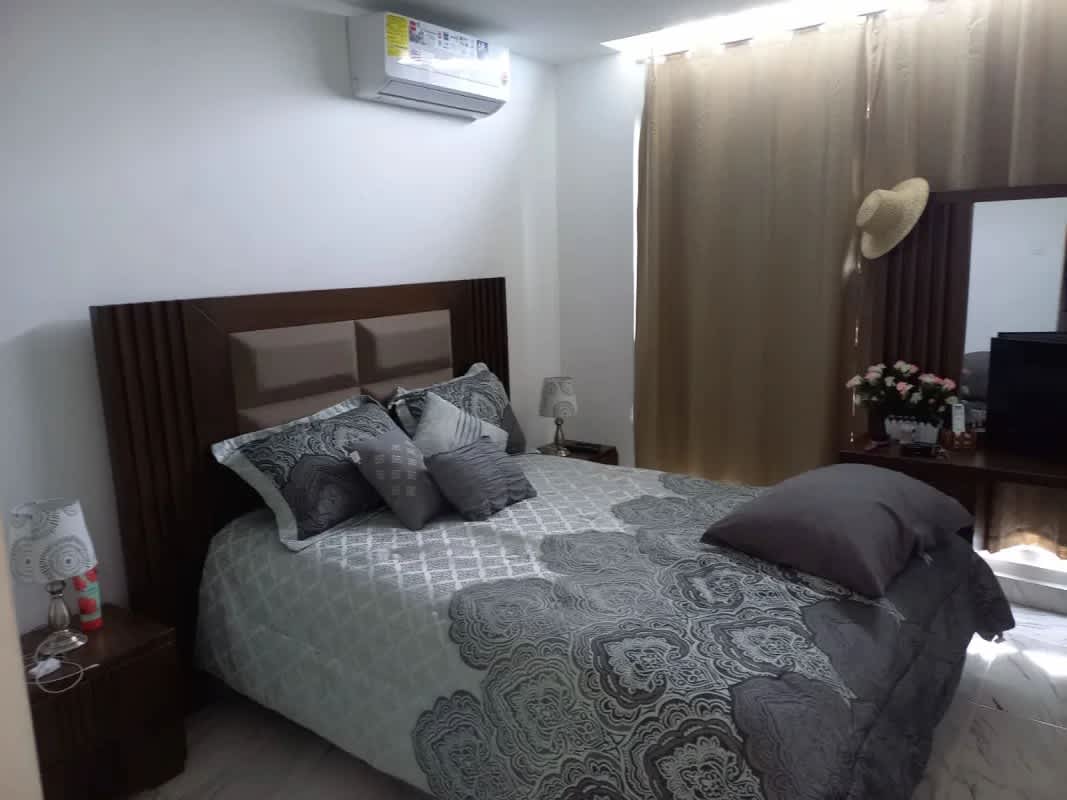 Modern bathroom with tile, shower, vanity PH BICSA apartment for rent Panama City