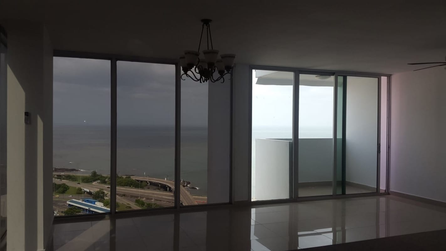 Luxury 3BR Condo with Balcony & Ocean Views PH Privé in - View 7