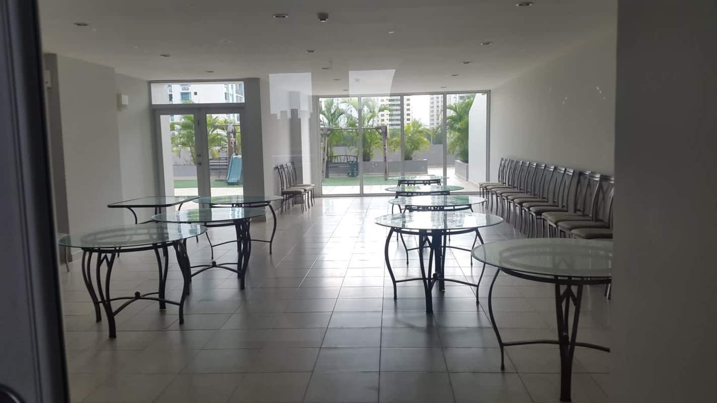 Luxury 3BR Condo with Balcony & Ocean Views PH Privé in - View 11