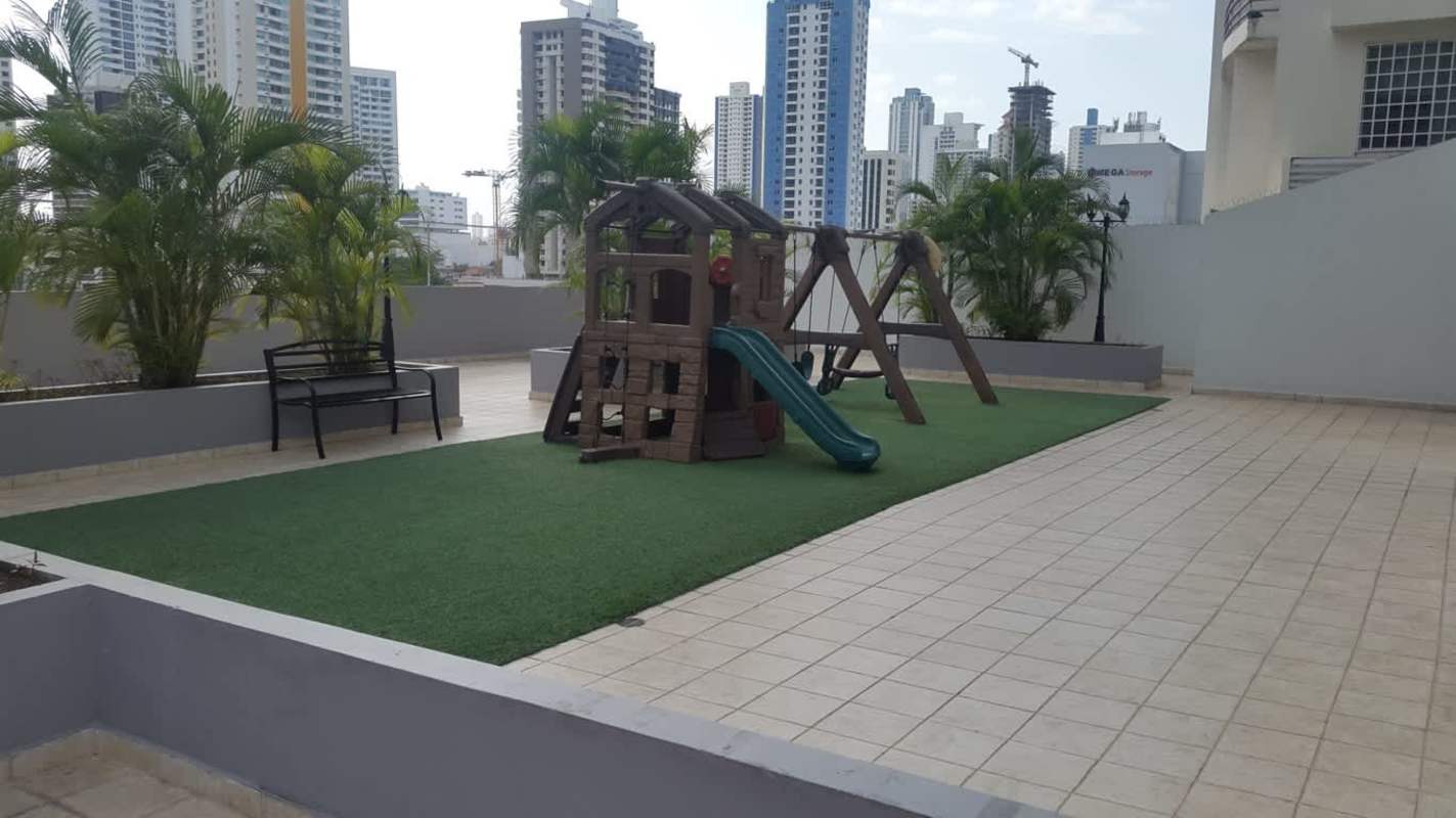 Luxury 3BR Condo with Balcony & Ocean Views PH Privé in - View 12