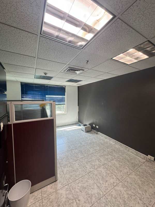 Individual private furnished office with city views at World Trade Center Panama