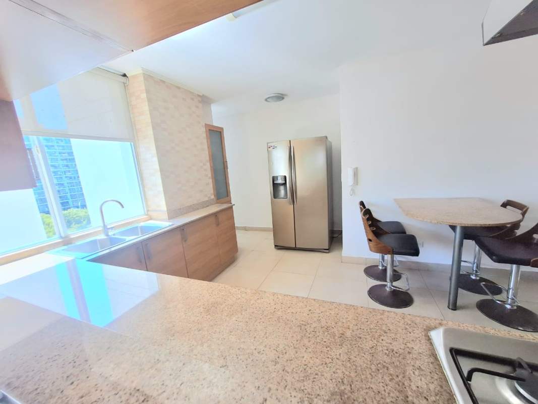 Secondary bedroom with closet and modern finishes PH San Francisco Bay Panama