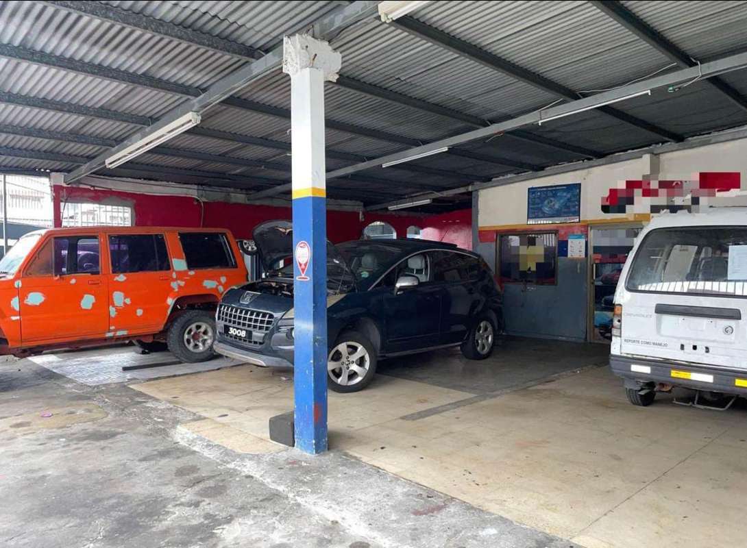 Commercial property interior bays with metal roof and reinforced floor Parque Lefevre Panama