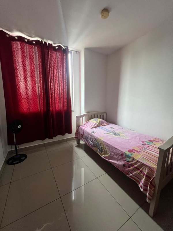 Minimalist children's bedroom with pink covers, large window and fan, PH Vista Hermosa Panama City
