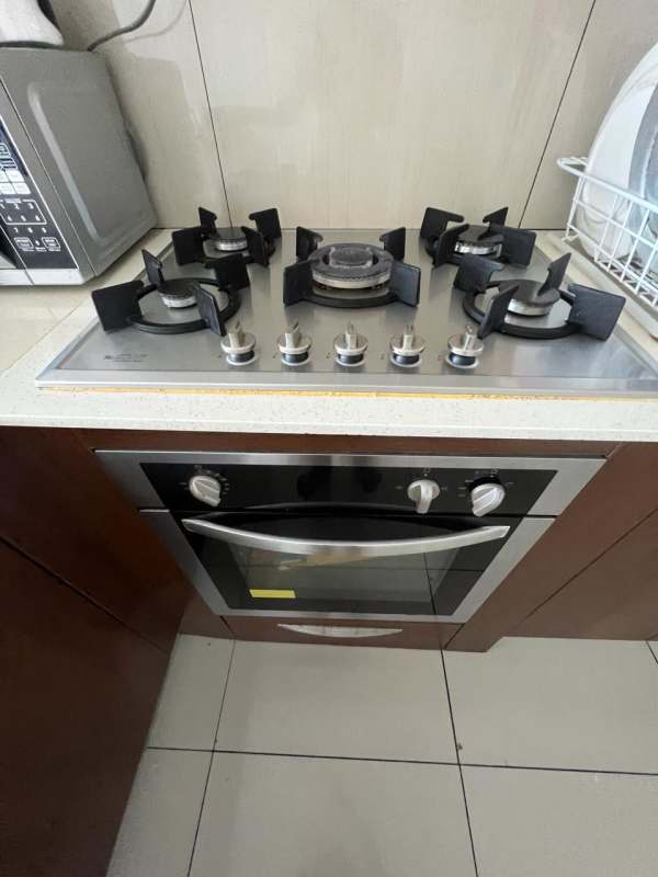 Contemporary kitchen featuring gas cooktop, oven and microwave in PH Vista Hermosa Panama City