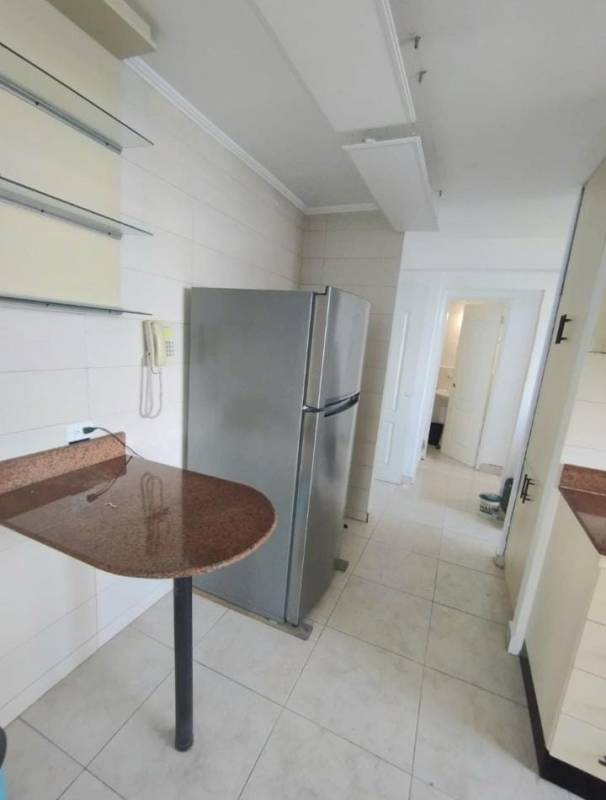 Modern bathroom with shower and vanity PH Punta del Mar Paitilla Panama