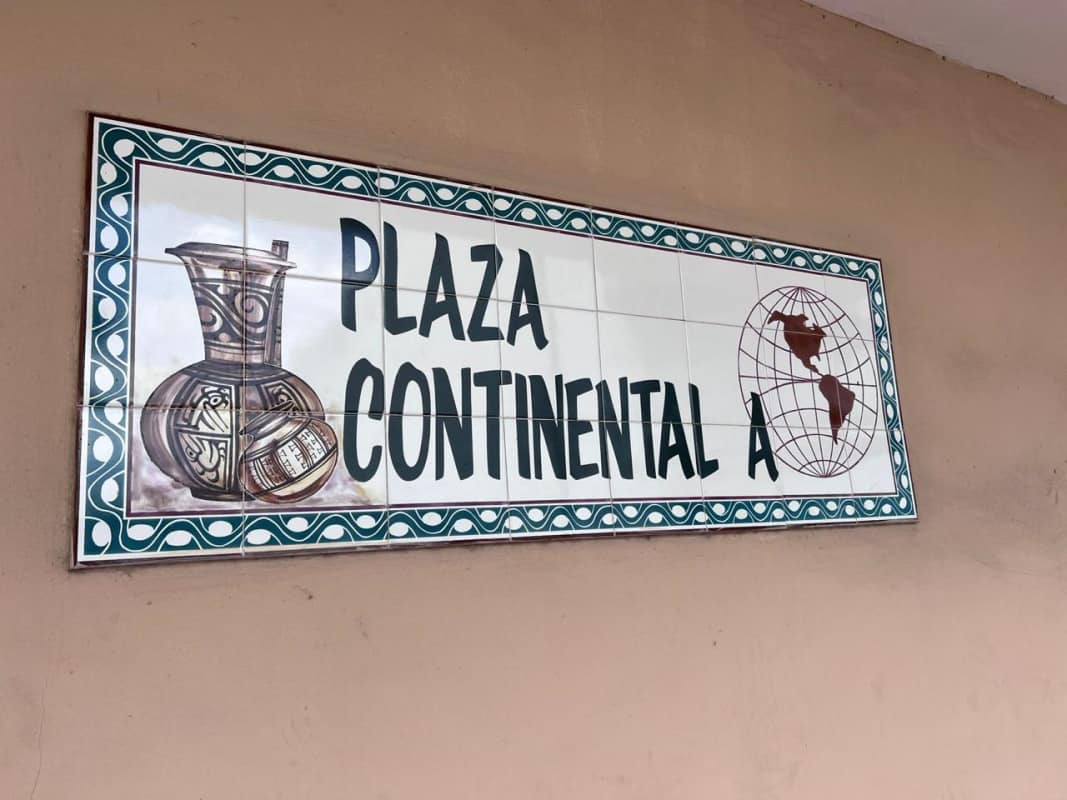 Living dining room with ceramic tile floors and large window in PH Plaza Continental Panama