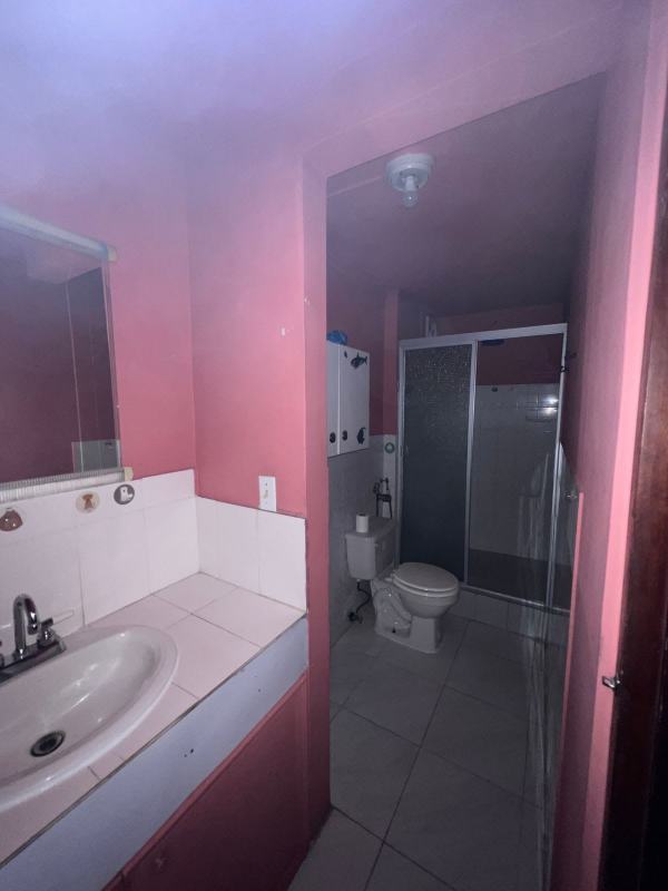 Functional bathroom with walk-in shower enclosure PH Plaza Continental Panama City