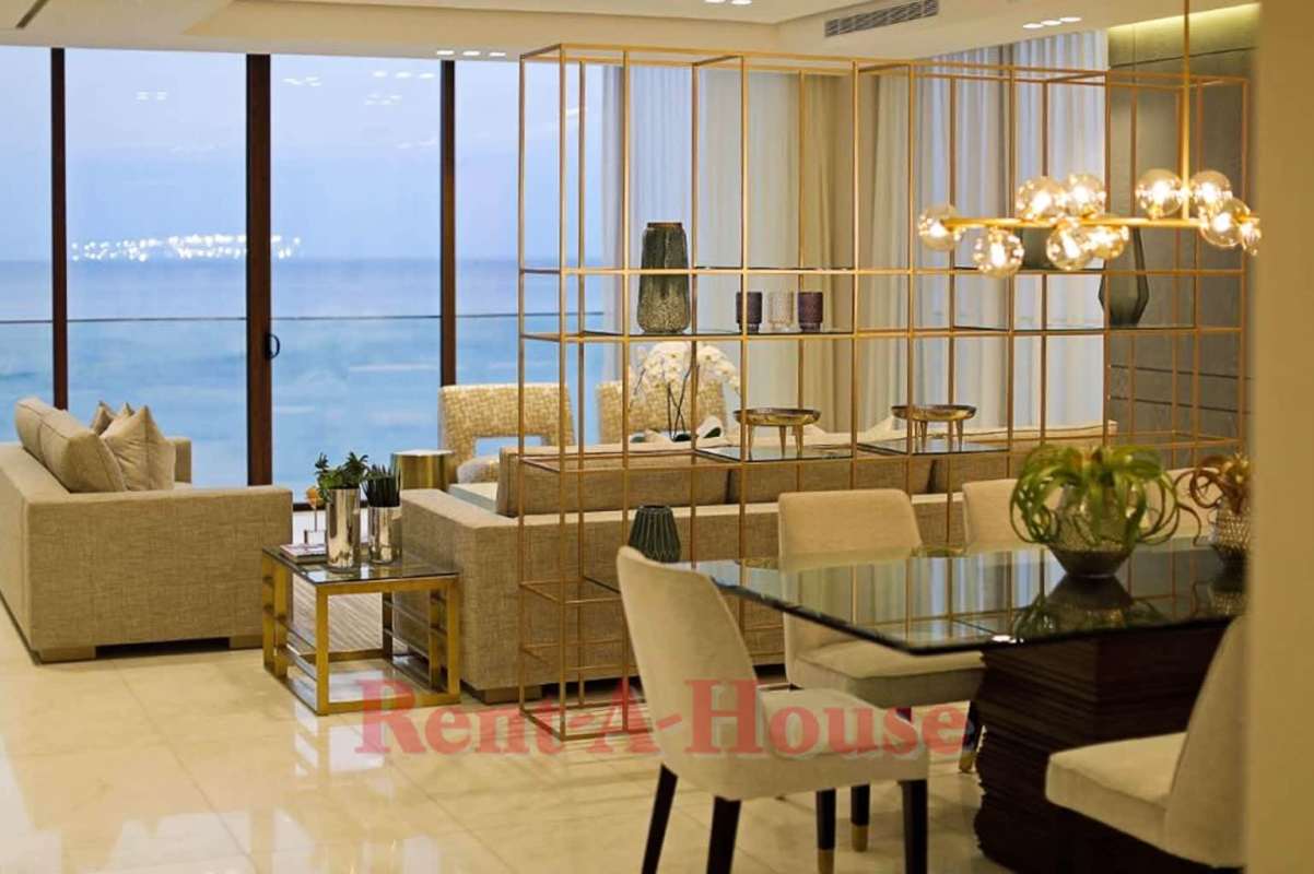 Luxury oceanfront infinity swimming pool with city skyline backdrop PH The Residences Panama