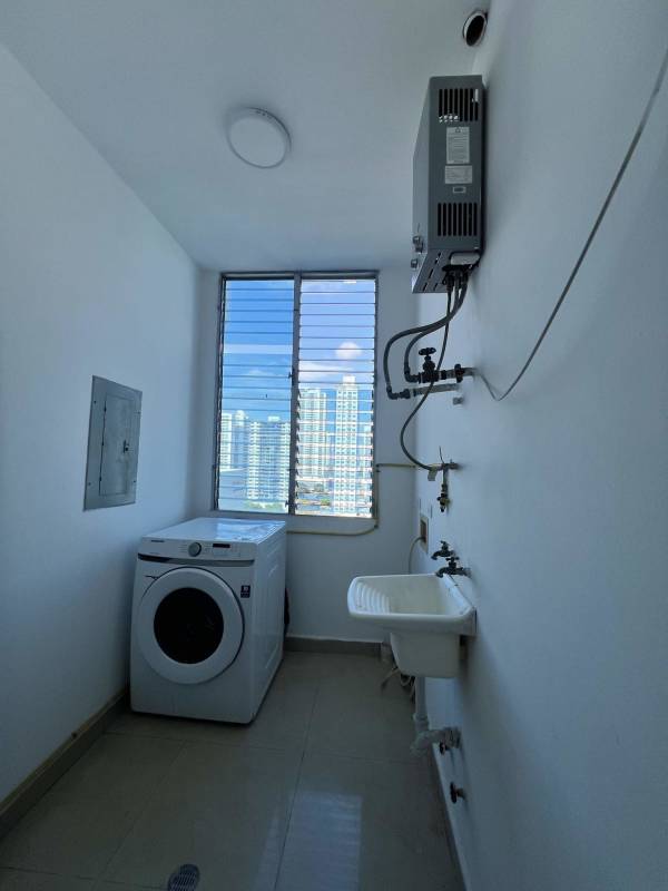 Laundry space with washing machine, utility sink, large window with city views at PH Famagosta Loft San Francisco Panama