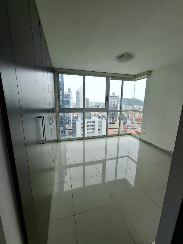 Spacious living area with balcony and floor-to-ceiling windows PH Belle View Tower Bella Vista Panama