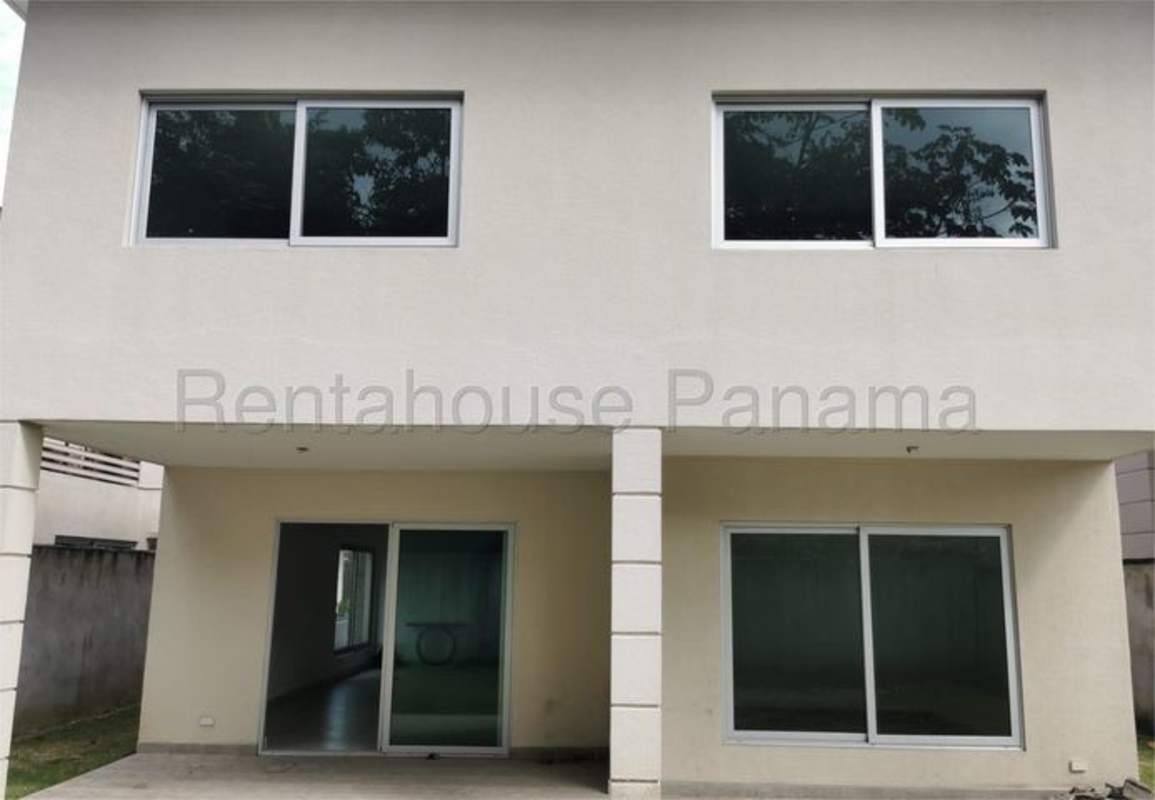 Covered terrace leading to private fenced lawn, relaxing outdoor space Altos de Panamá